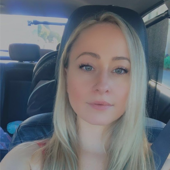 Meet your Posher, Christina - Picture 1 of 1